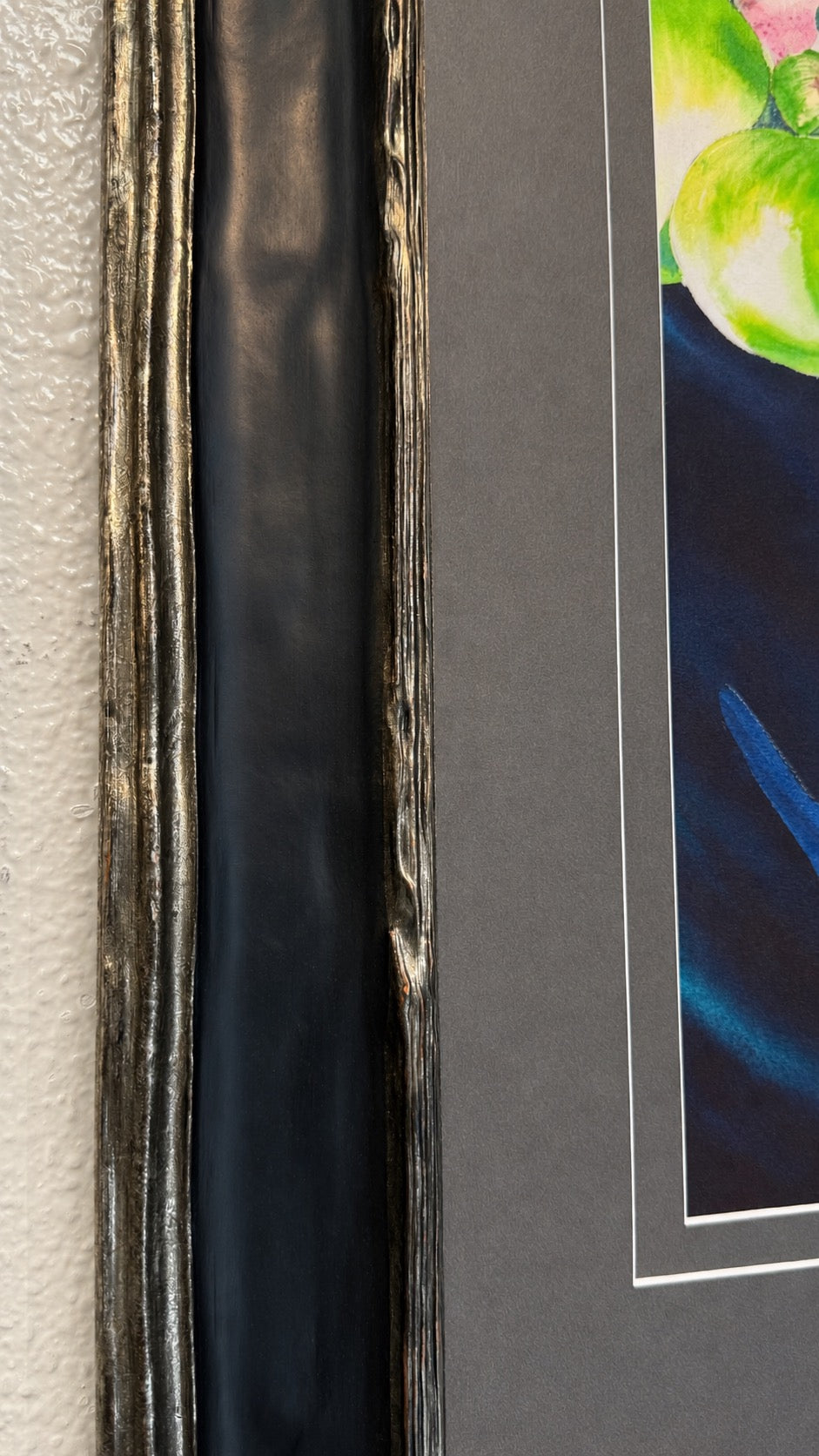 Close-up of Coy Koi’s professional framing, showing charcoal tones and metallic detailing.